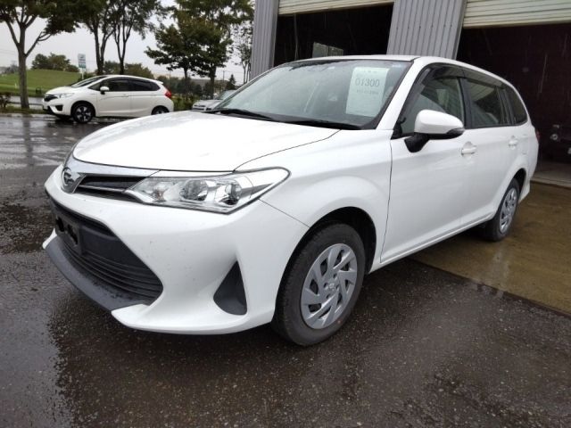 1300 Toyota Corolla fielder NZE164G 2018 г. (LUM Hokkaido Nyusatsu)